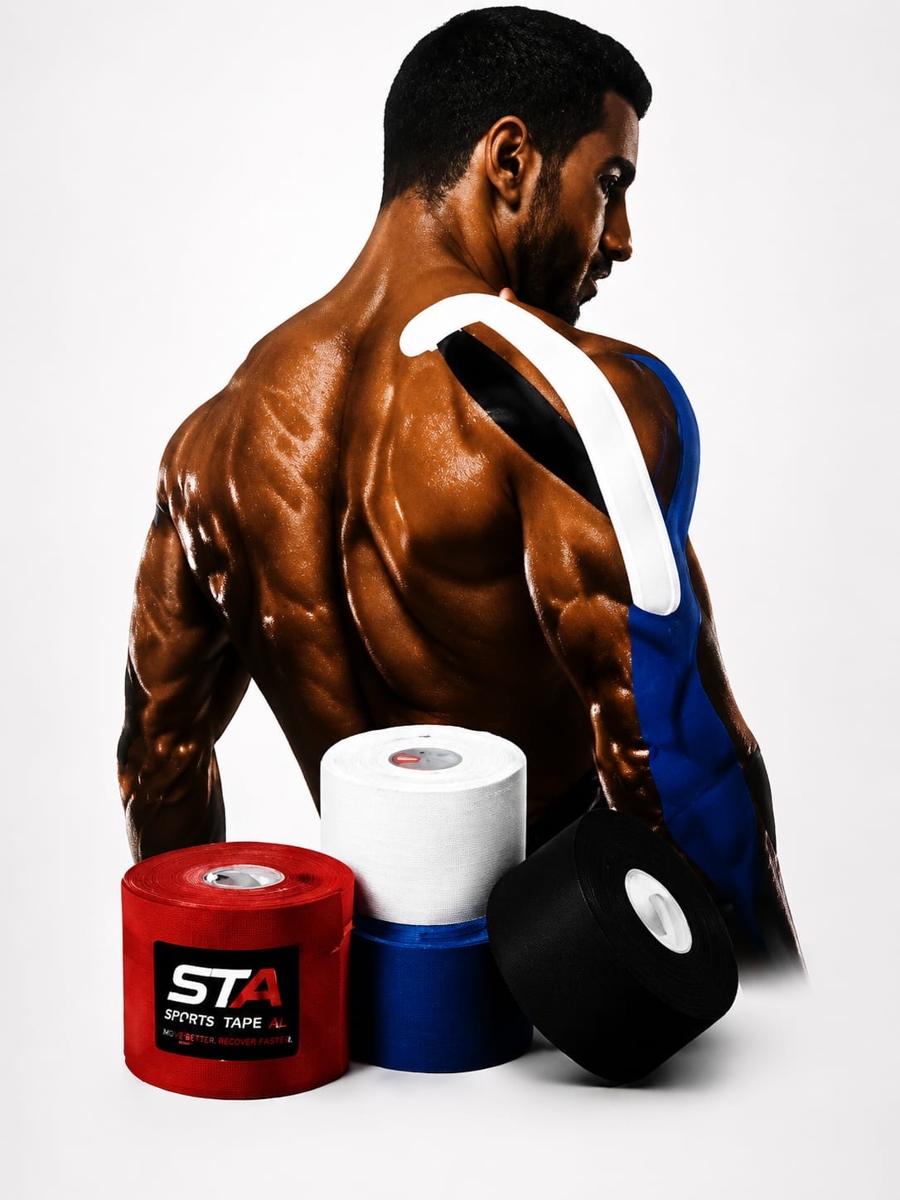 Atlet me kinesiology tape dhe shirita STA
